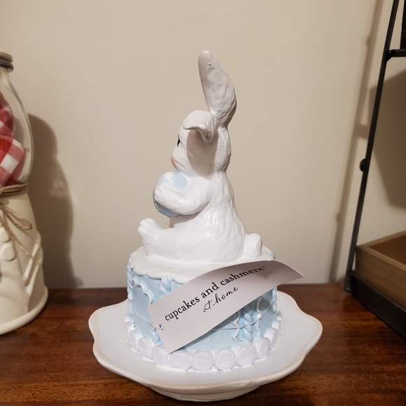 Cupcakes and cashmere Easter bunny with eggs - Picture 2 of 4